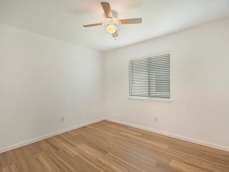 1618 Pin Oak Trl — Photo 18