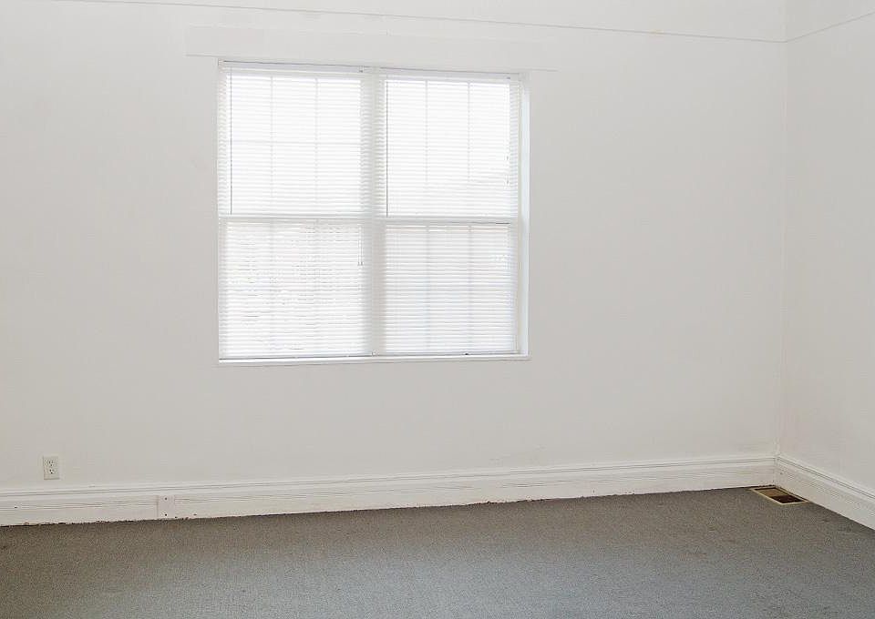 2nd image of 823 W Riverside Ave #B