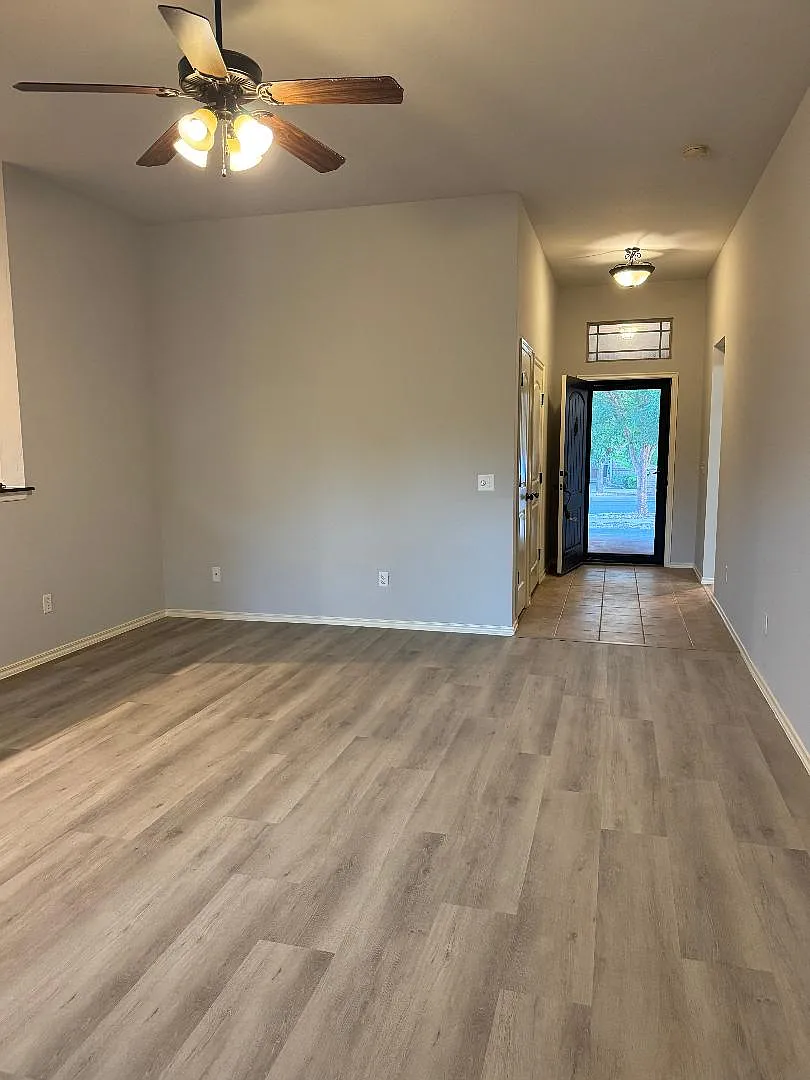 3 bed, 1259 sqft, $1,650 — Photo 2