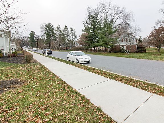 Placed next to established neighborhood Grandview Heights
