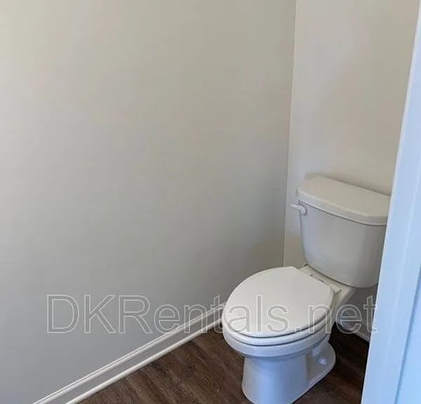 223 Grand Central Way — Photo 5