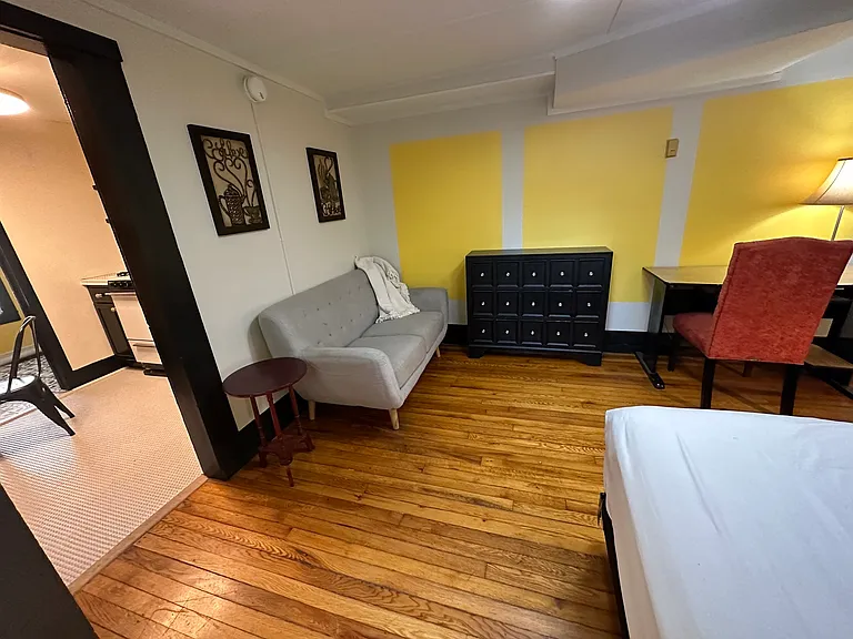216 University Ave — Photo 44