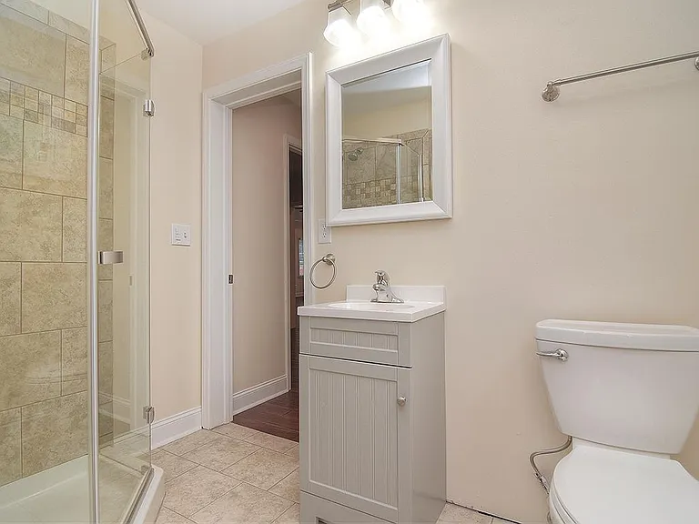 301 W Kingston Ave — Photo 2