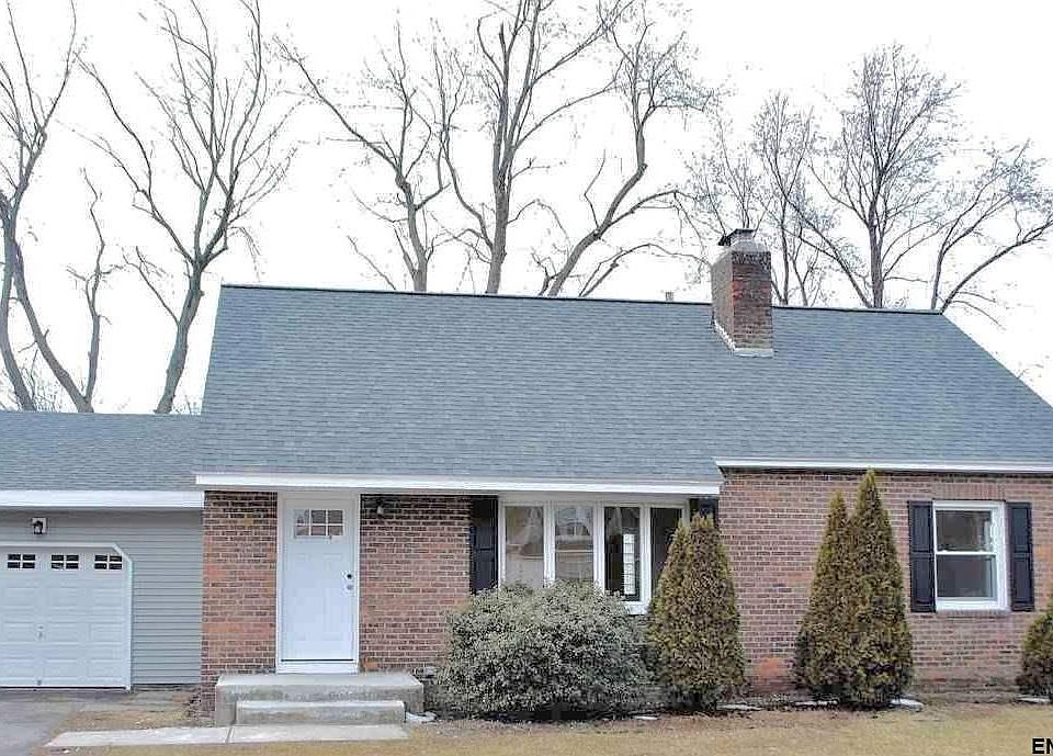 1st image of 36 Parkwood Dr