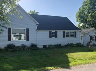 402 Maple St, Willisville, IL 62997