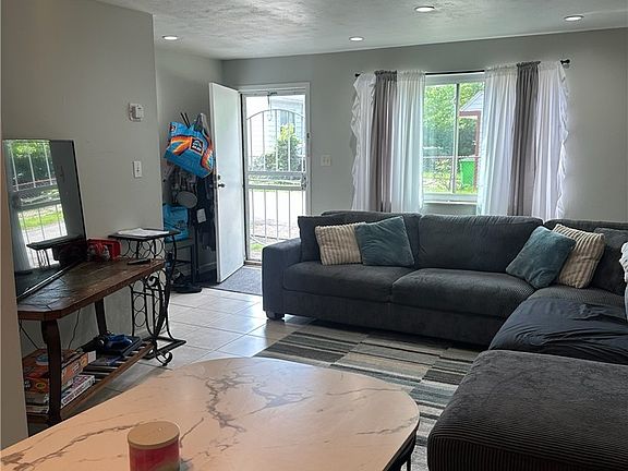 3rd image of 797 Babbitt Rd APT 30