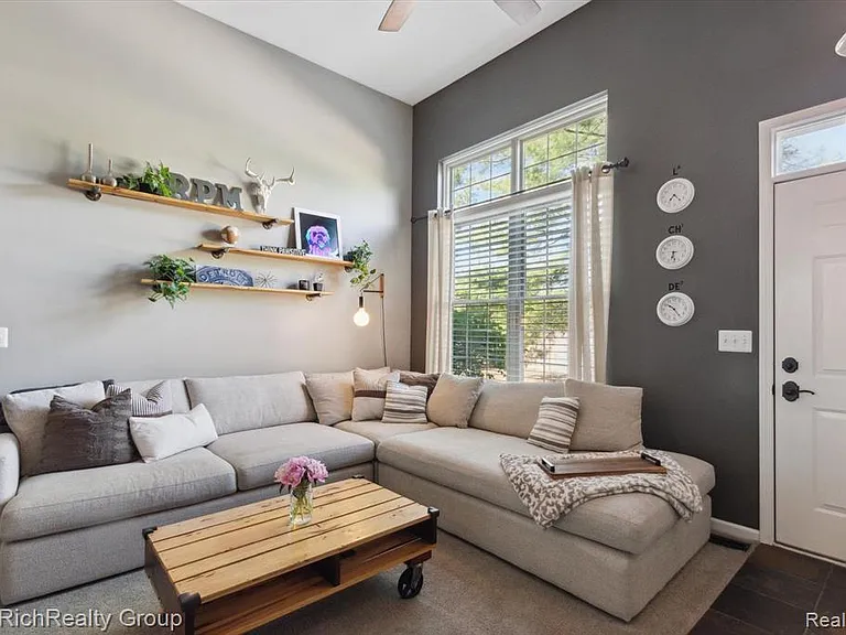 667 River Park Village Blvd #667 — Photo 5