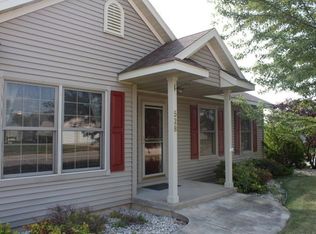 528 Tomahawk Dr, Twin Lakes, WI 53181