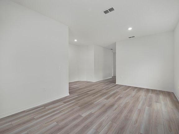 5th image of 8416 100th Avenue