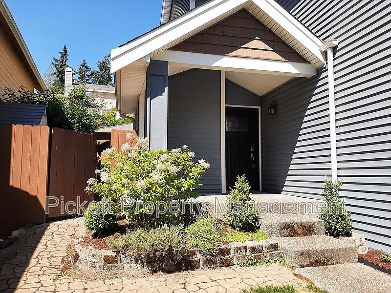 1st image of 11027 Pansy Pl NW
