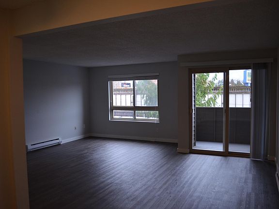 5th image of 12040 28th Ave NE