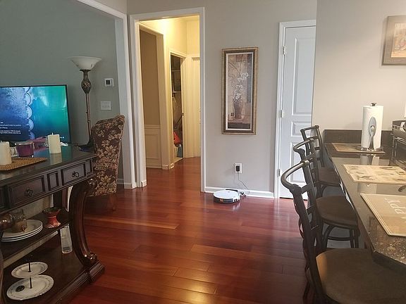 Walkway to Living room 