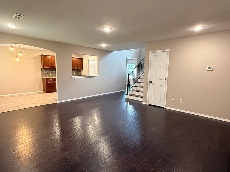 608 Ridge Point Dr — Photo 3