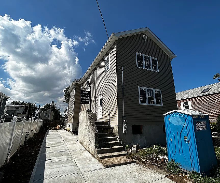 1st image of 3263 Giegerich Pl #4W