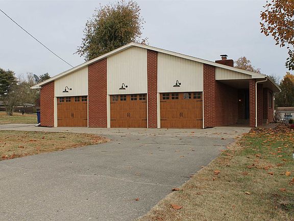 2nd image of 1600 E Broadway St