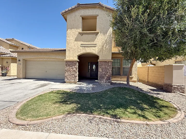 7258 W Palmaire Ave — Photo 1