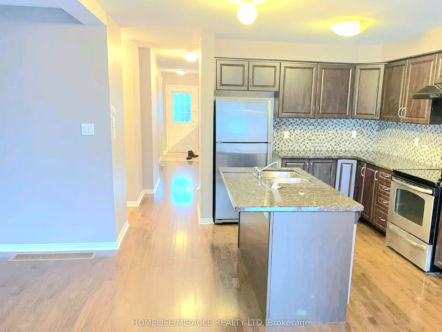 3 bed, $2,900 — Photo 2