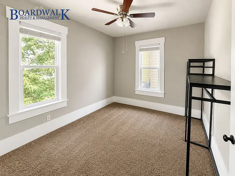 1035 E 1700 S — Photo 41