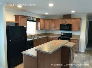 16204 Oxford Ct, Holly, MI 48442