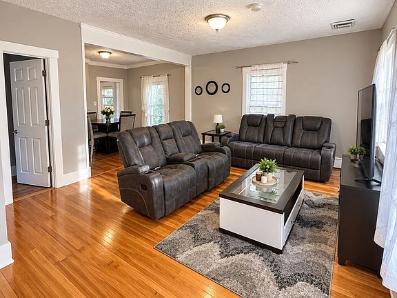 5th image of 70 Prichard St