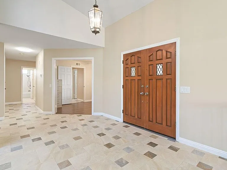 4739 Coronado Ln — Photo 5