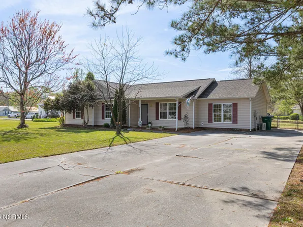 303 Woody Way, Sneads Ferry, NC 28460