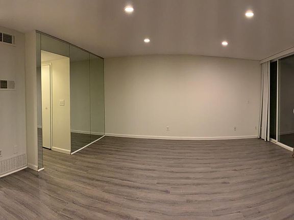 Spacious Living Room w/ laminate floors