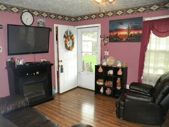 4th image of 528 Tupelo Ct