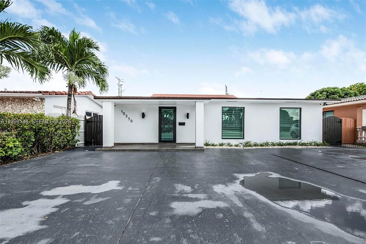 Building Photo - 10370 SW 24th St