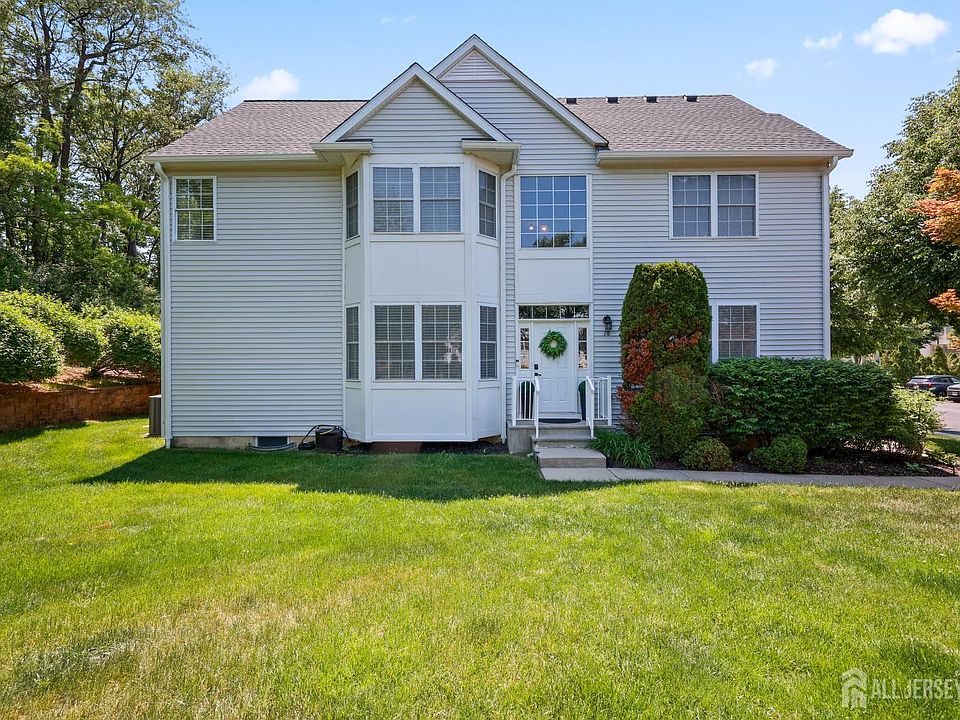 1st image of 28 Sandhill Ct