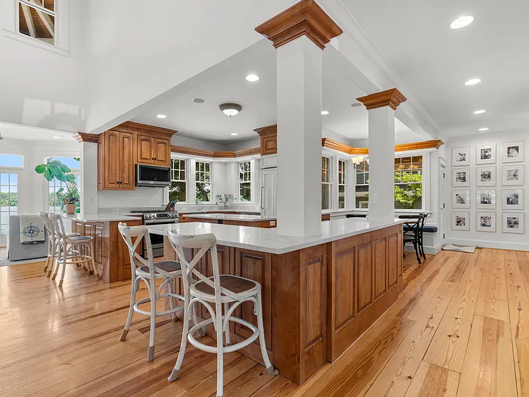 2942 Edgewater Dr — Photo 8
