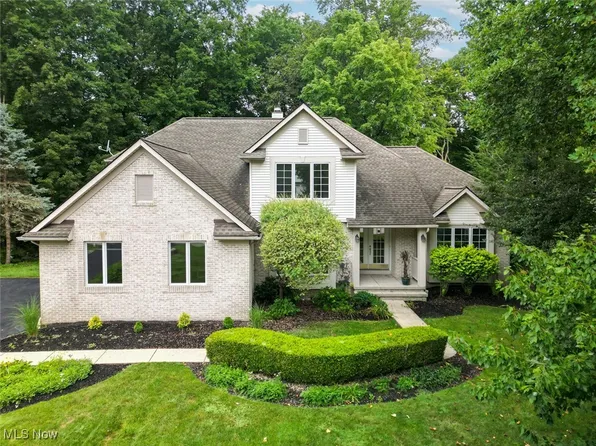 8010 Bainbrook Dr, Chagrin Falls, OH 44023