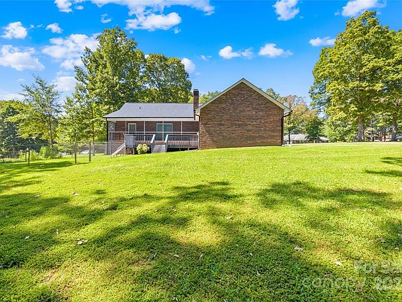 5th image of 123 Country Creek Dr