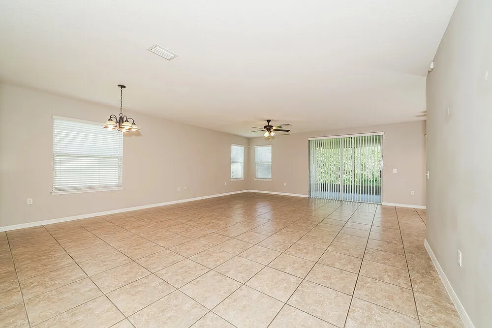 3 bed, 2.0 bath, 1875 sqft, $2,165 — Photo 3