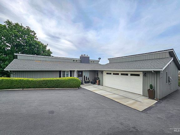 2nd image of 3920 Country Club Dr
