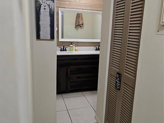 4th image of 2811 SW Archer Rd APT V176