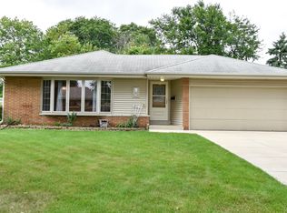 8336 W Dreyer Pl, West Allis, WI 53219