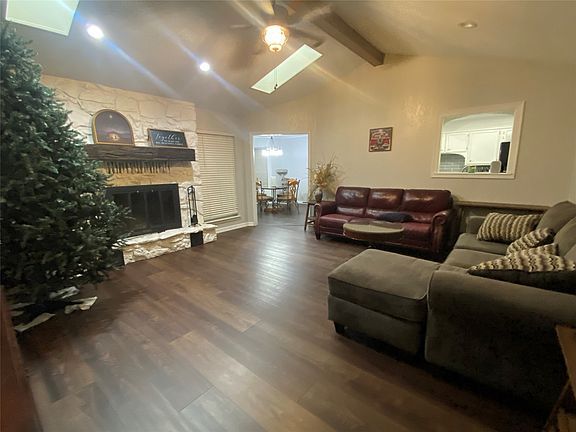 5th image of 501 Mesquite St