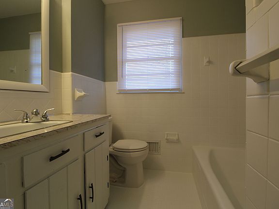 5th image of 16 Greenleaf Dr SW