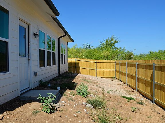 4th image of 310 Hoover Dr