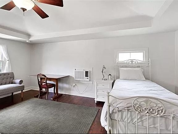 3rd image of 44 Fontainebleau Dr #B