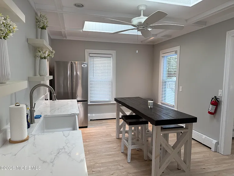 1719 Beverly Ave #FRONT — Photo 9