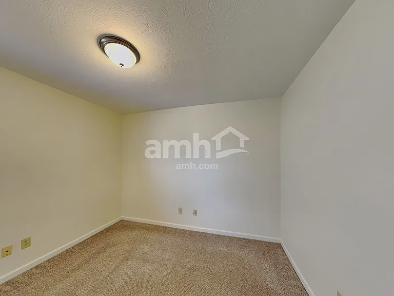 559 Prince Dr — Photo 17