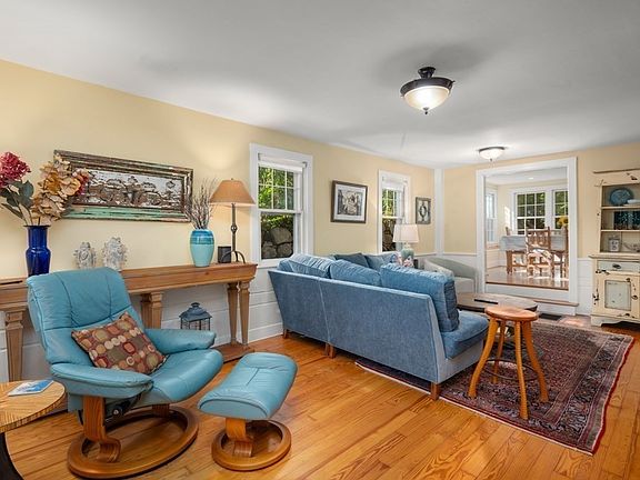 4th image of 24 Mount Pleasant St