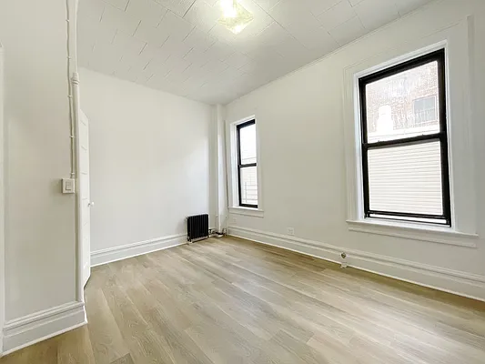 Rented by Momentum Real Estate LLC | media 12