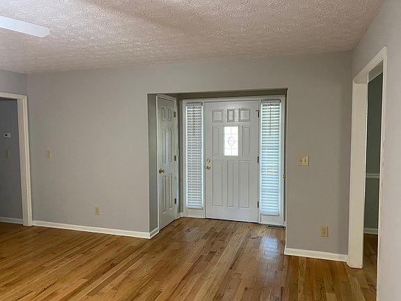 Entrance from inside the house. Dining Room to the Right. Bedrooms to the Left