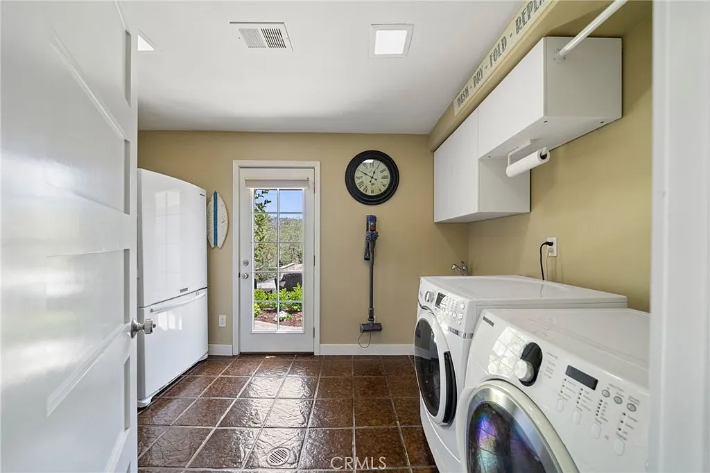 2 bed, 2.5 bath, 2090 sqft, $6,800 — Photo 3