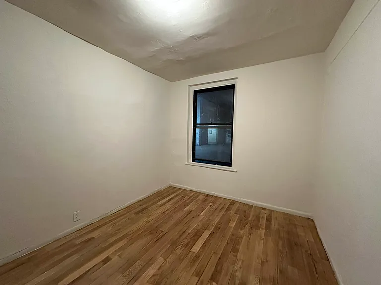 21-27 33rd St #1P — Photo 2