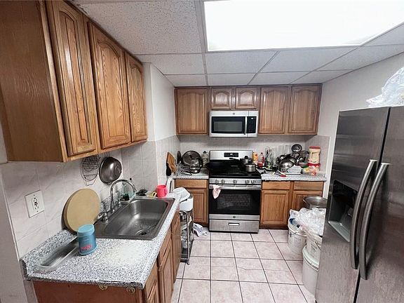 5th image of 160 Bay 43rd St