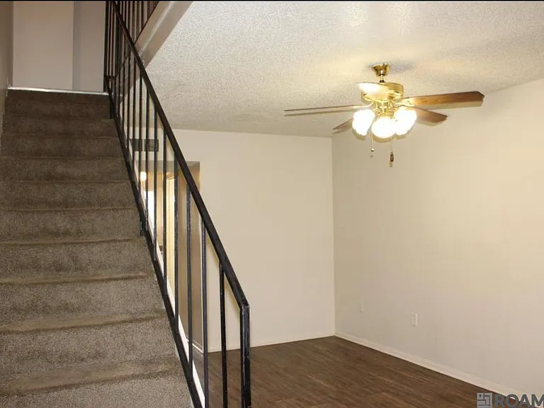 140 Wylie Dr #9 — Photo 3